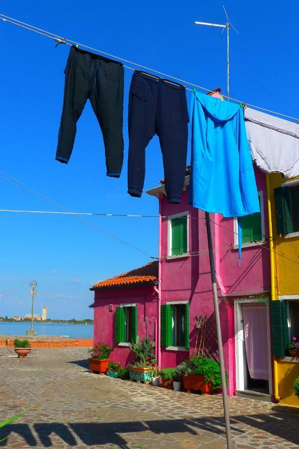 Night Galleria Holiday Home - Bed & Art In Burano - The Pink House Exterior foto