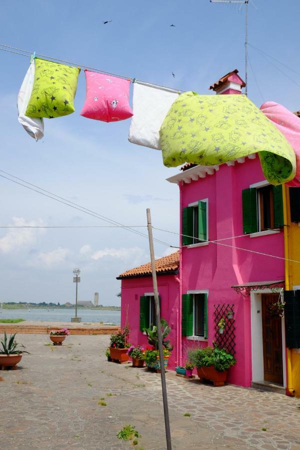 Night Galleria Holiday Home - Bed & Art In Burano - The Pink House Exterior foto